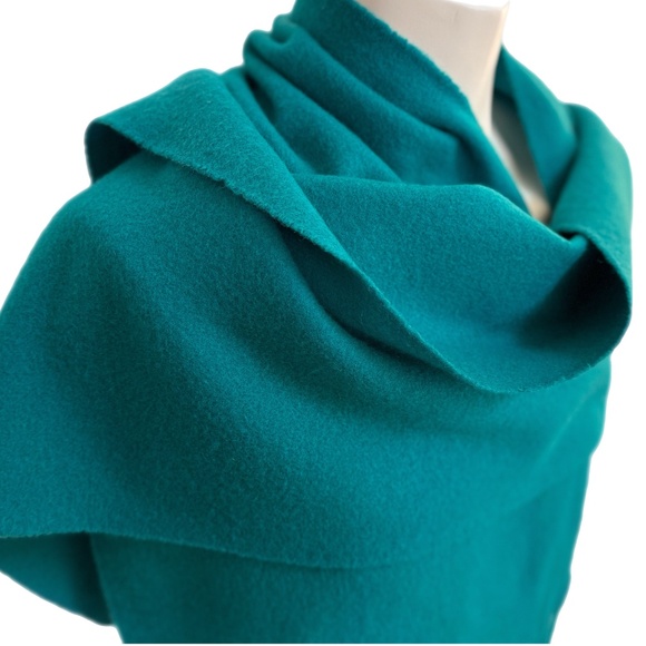 Holt Renfrew 100% Lambswool Scarf 🏴– Made in Scotland - Picture 3 of 10